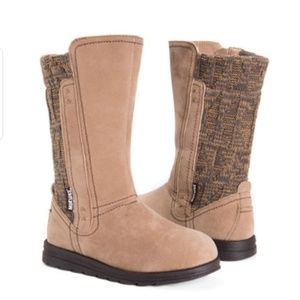 Muk Luks NWT boots size 9